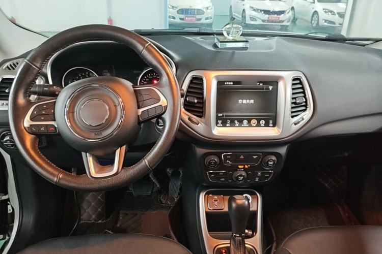 Used Jeep Compass 2017 200T Automatic Family Edition Center Console