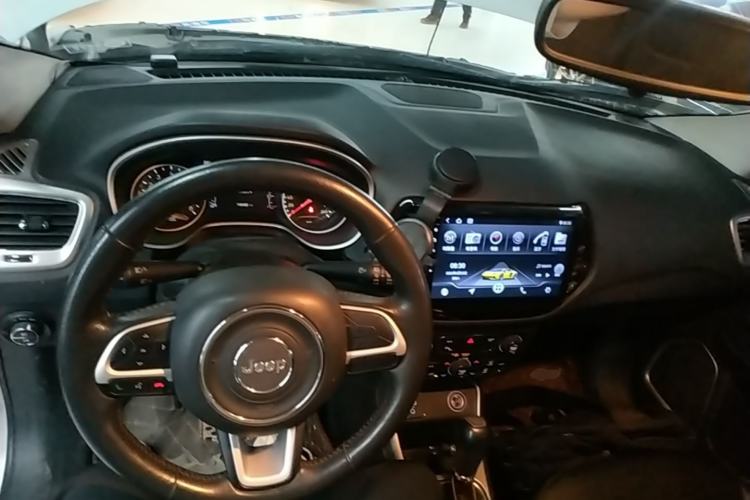 Used Jeep Compass 2017 200T Automatic Family Edition Center Console