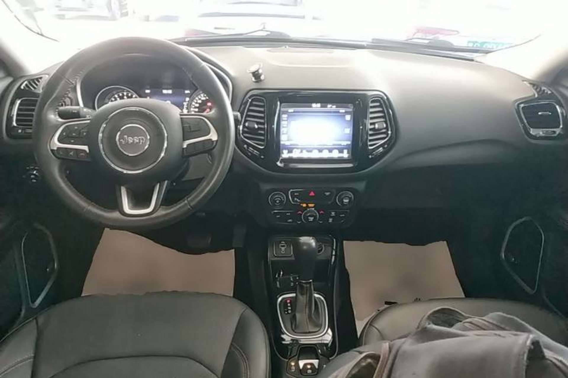 Used Jeep Compass 2017 200T Automatic Prestige Edition Center Console
