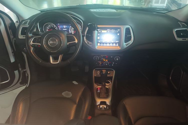 Used Jeep Compass 2017 200T Automatic Family Edition Center Console