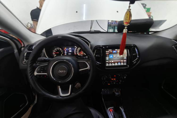 Used Jeep Compass 2017 200T Automatic Prestige Edition Center Console