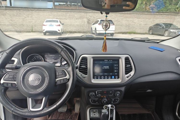 Used Jeep Compass 2017 200T Automatic Family Edition Center Console