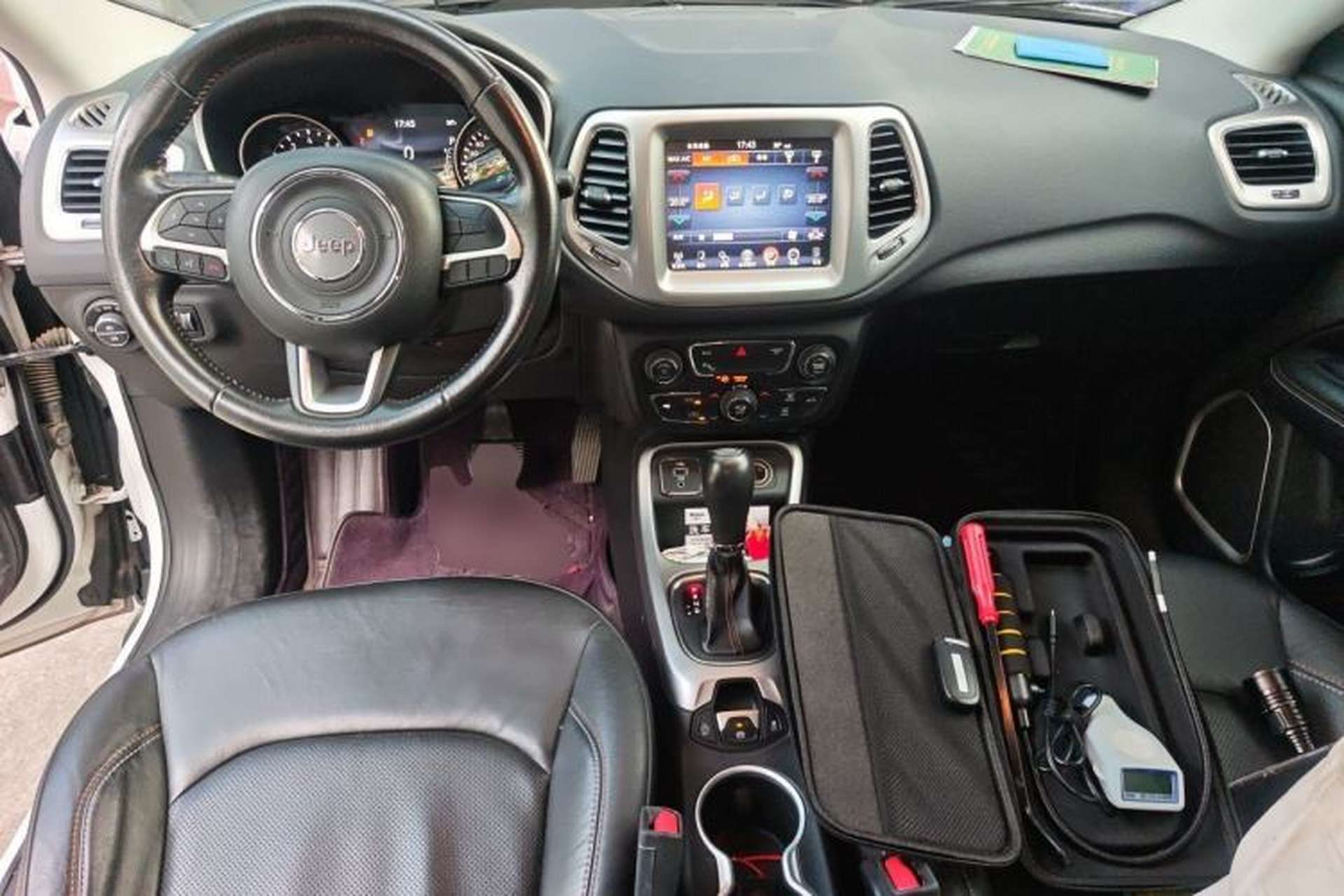 Used Jeep Compass 2017 200T Automatic Family Edition Center Console