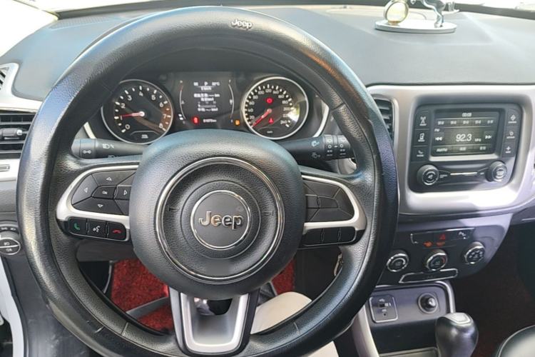 Used Jeep Compass 2017 200T Automatic Comfort Edition Center Console