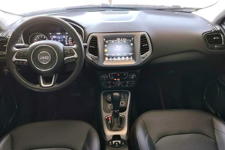 Used Jeep Compass 2017 200T Automatic Family Enjoyment Four-Wheel Drive Edition Center Console