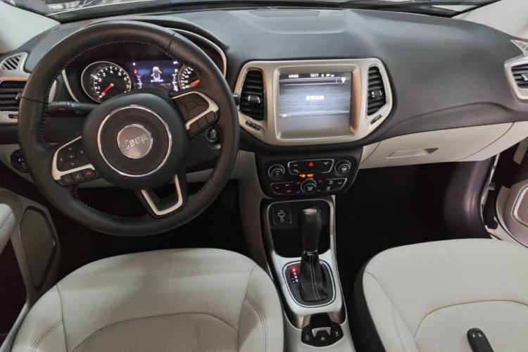 Used Jeep Compass 2017 200T Automatic Family Edition Center Console