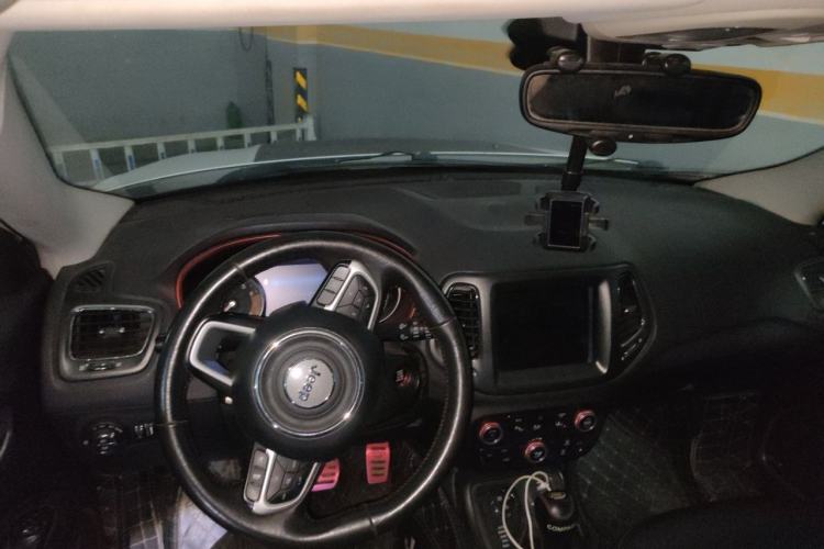Used Jeep Compass 2017 200TS Automatic High-Performance All-Wheel Drive Edition Center Console