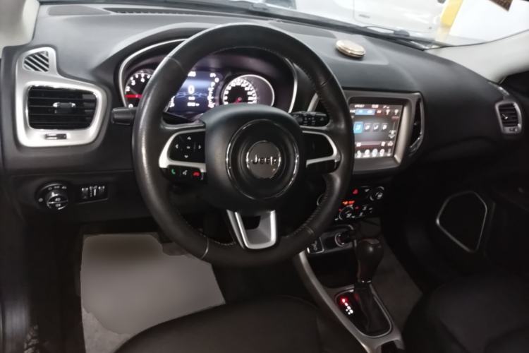 Used Jeep Compass 2017 200T Automatic Family Edition Center Console
