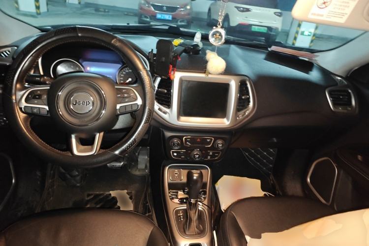 Used Jeep Compass 2017 200T Automatic Family Edition Center Console