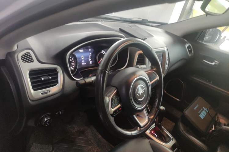 Used Jeep Compass 2017 200T Automatic Family Edition Center Console