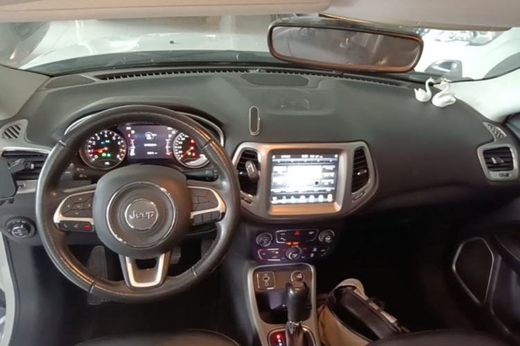 Used Jeep Compass 2017 200T Automatic Family Edition Center Console