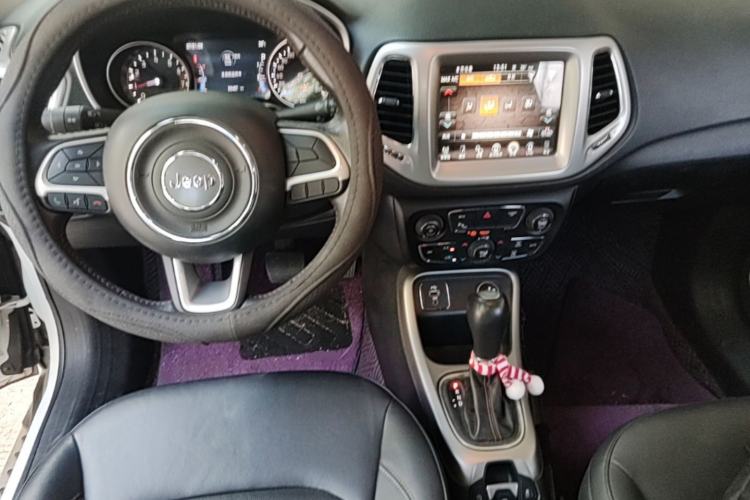 Used Jeep Compass 2017 200T Automatic Family Edition Center Console