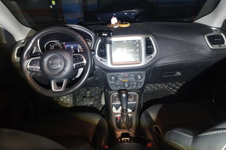 Used Jeep Compass 2017 200T Automatic Family Edition Center Console
