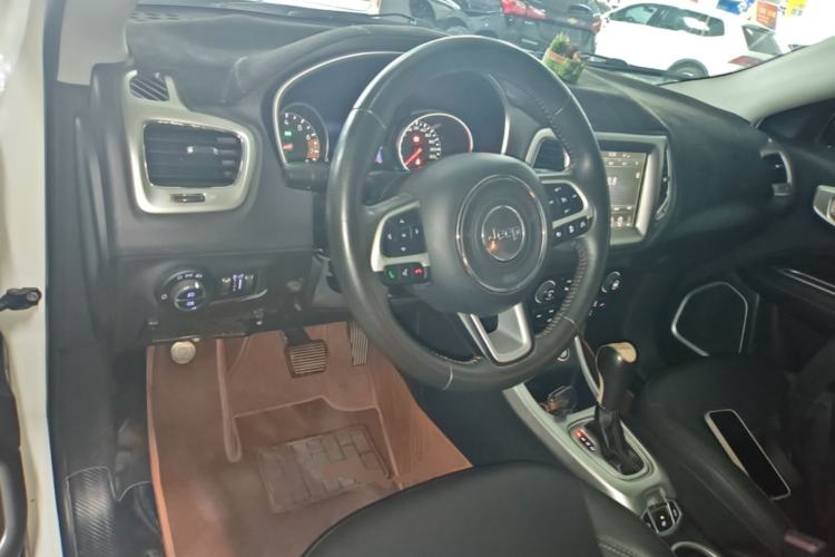 Used Jeep Compass 2017 200T Automatic Family Edition Center Console
