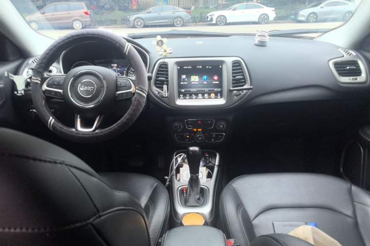 Used Jeep Compass 2017 200T Automatic Family Edition Center Console