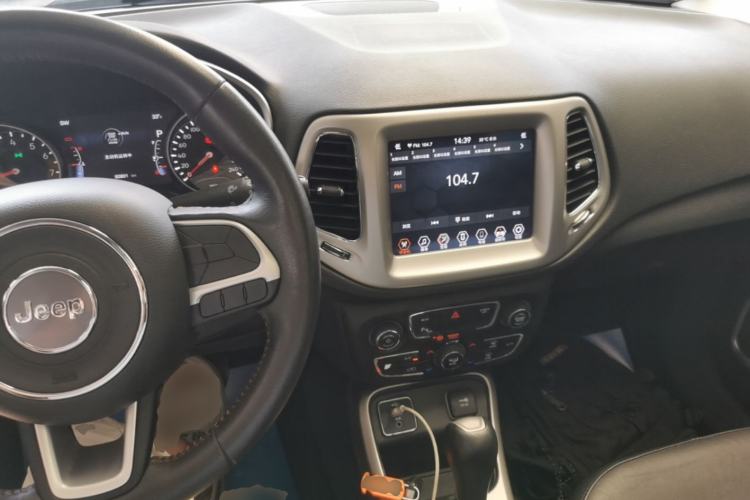 Used Jeep Compass 2017 200T Automatic Family Edition Center Console