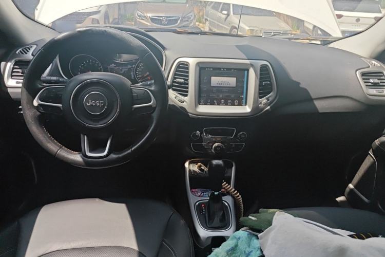 Used Jeep Compass 2017 200T Automatic Family Edition Center Console