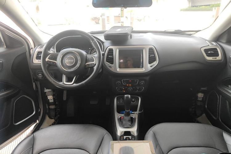 Used Jeep Compass 2017 200T Automatic Family Edition Center Console