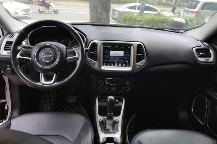 Used Jeep Compass 2017 200T Automatic Family Edition Center Console