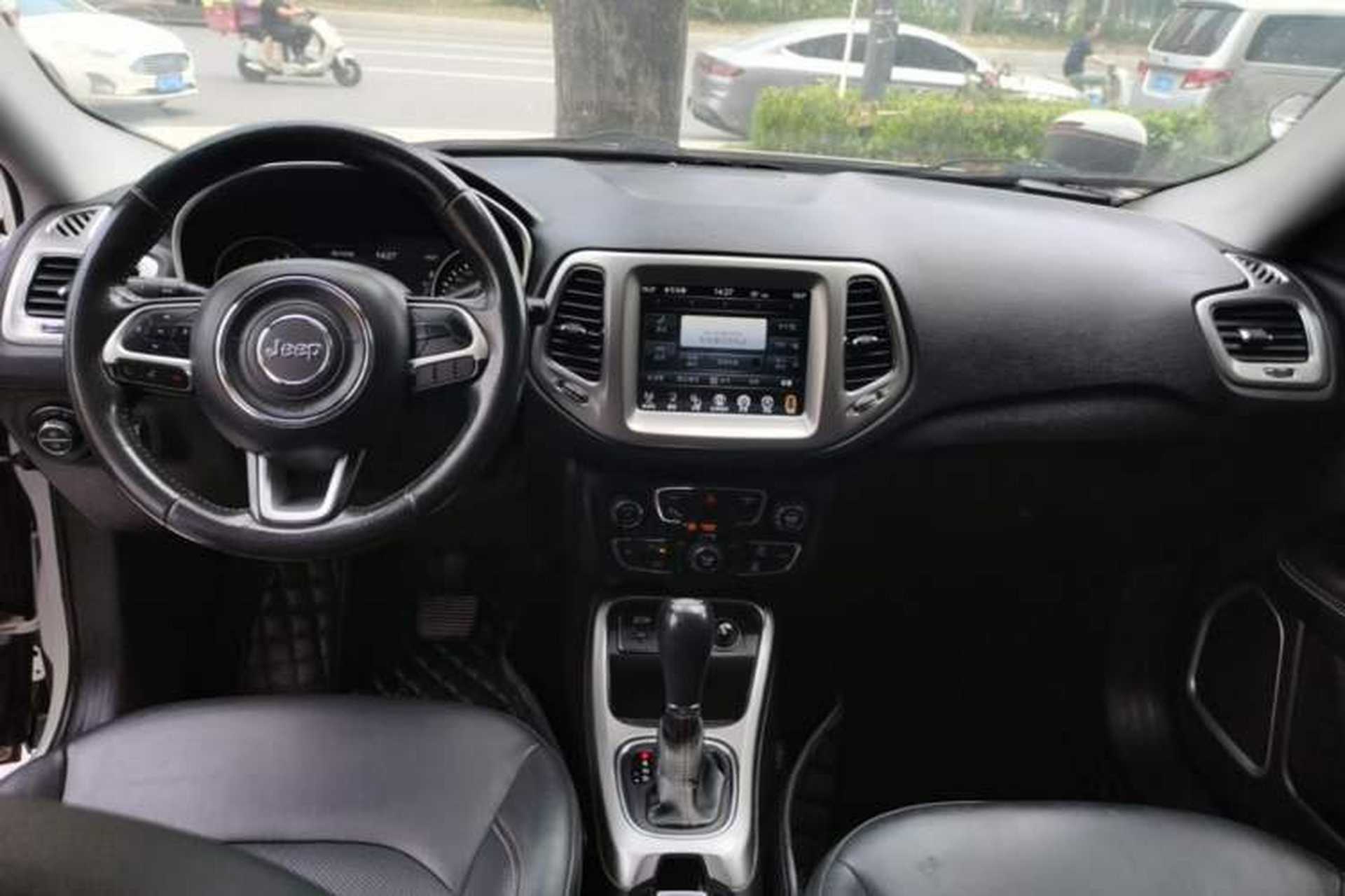 Used Jeep Compass 2017 200T Automatic Family Edition Center Console