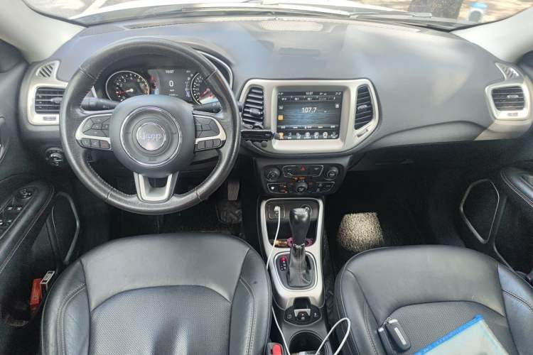 Used Jeep Compass 2017 200T Automatic Family Edition Center Console