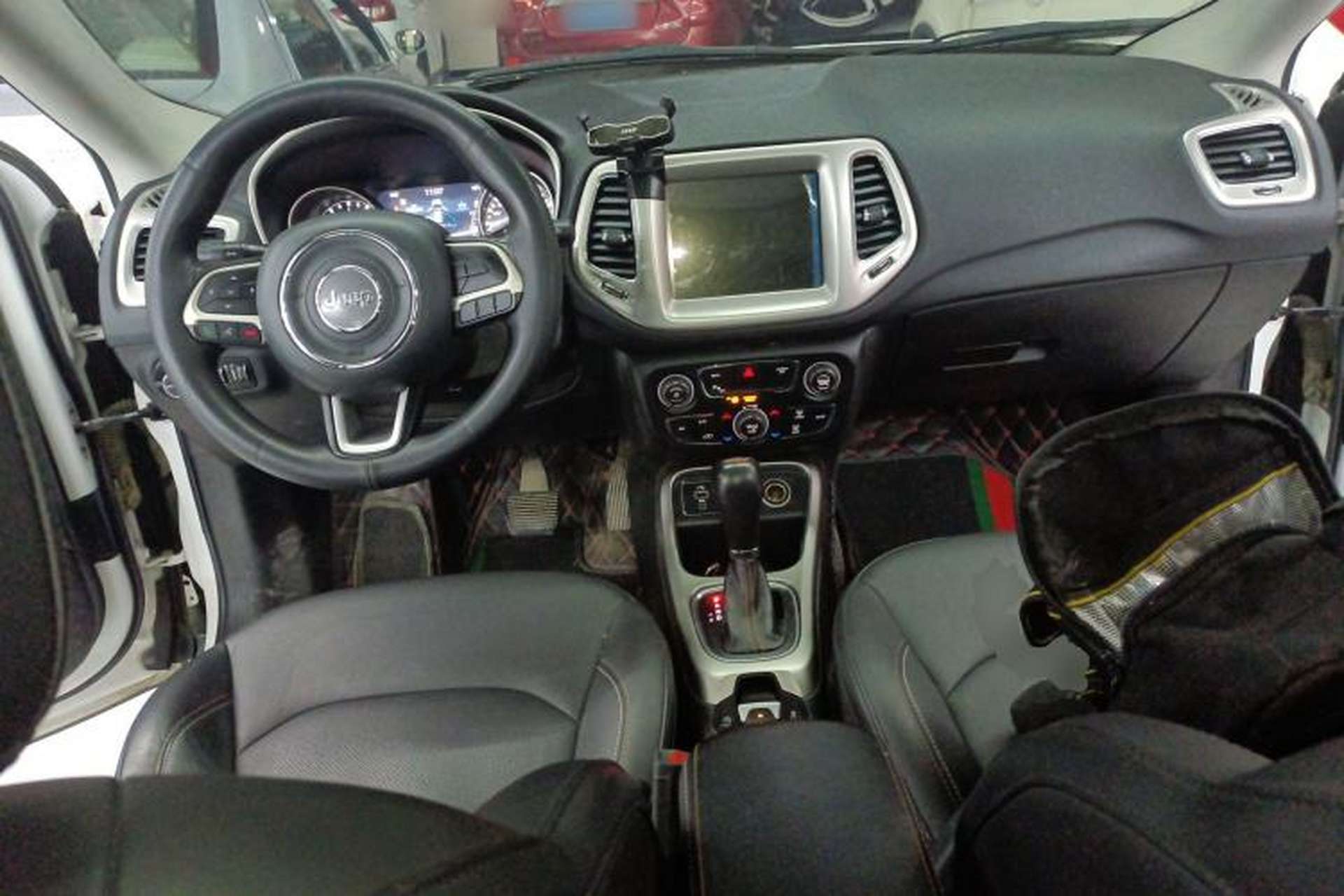 Used Jeep Compass 2017 200T Automatic Family Edition Center Console