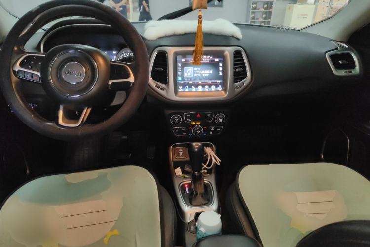 Used Jeep Compass 2017 200T Automatic Family Edition Center Console