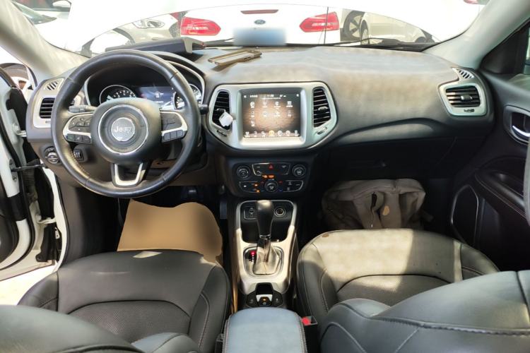 Used Jeep Compass 2017 200T Automatic Family Edition Center Console