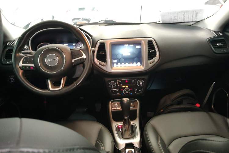Used Jeep Compass 2017 200T Automatic Family Edition Center Console