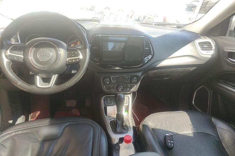 Used Jeep Compass 2017 200T Automatic Family Edition Center Console