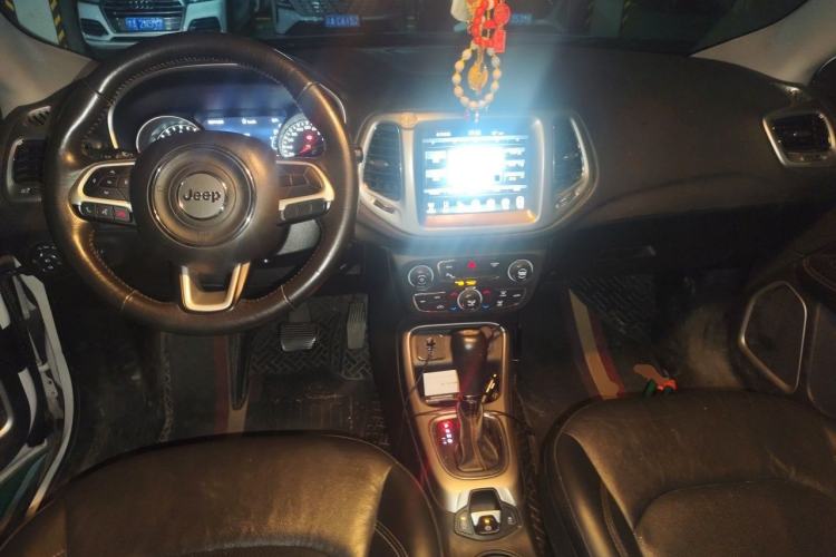 Used Jeep Compass 2017 200T Automatic Family Edition Center Console