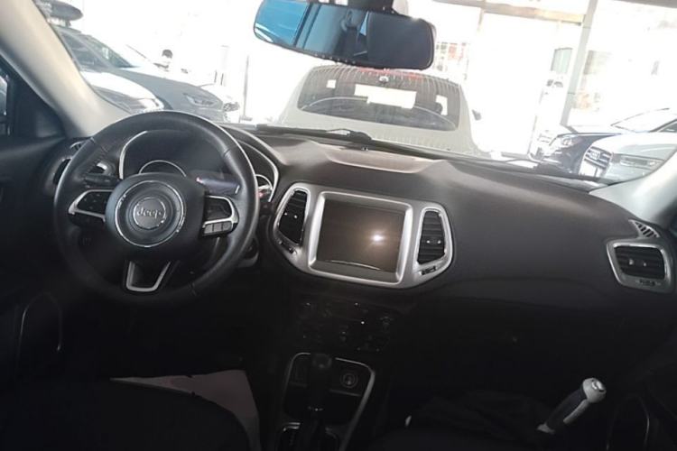Used Jeep Compass 2017 200T Automatic Family Edition Center Console