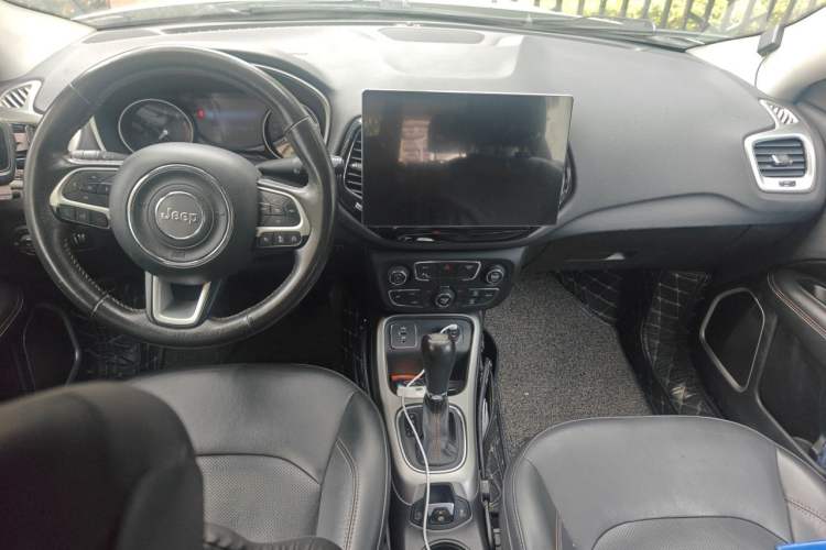 Used Jeep Compass 2017 200T Automatic Family Edition Center Console
