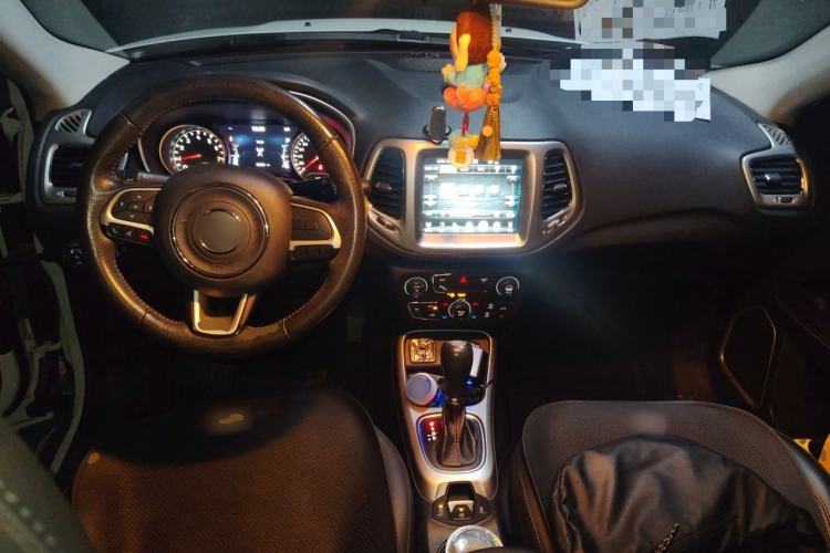 Used Jeep Compass 2017 200T Automatic Family Edition Center Console