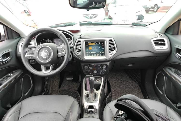 Used Jeep Compass 2017 200T Automatic Family Edition Center Console