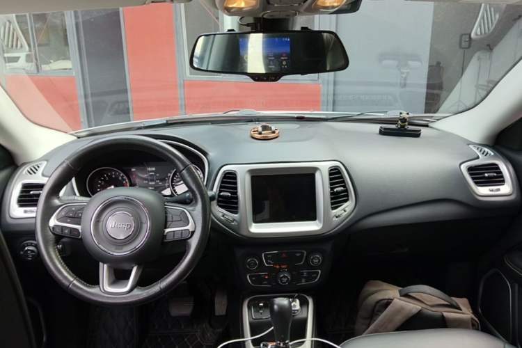 Used Jeep Compass 2017 200T Automatic Family Edition Center Console