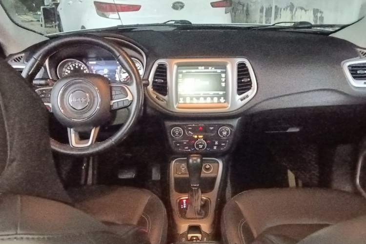 Used Jeep Compass 2017 200T Automatic Family Edition Center Console