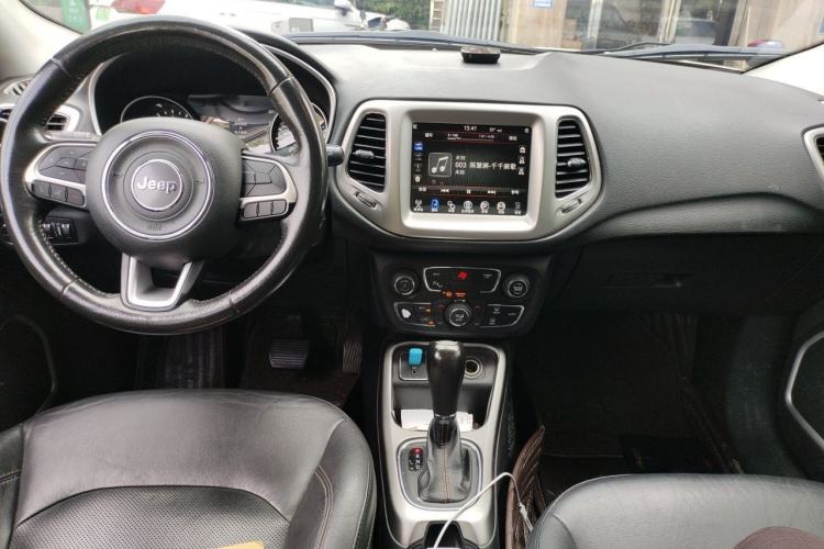 Used Jeep Compass 2017 200T Automatic Family Edition Center Console