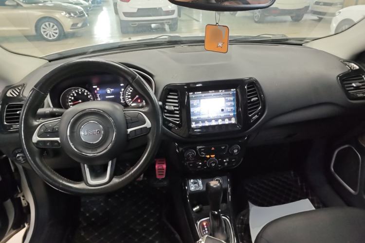 Used Jeep Compass 2017 200T Automatic Family Edition Center Console