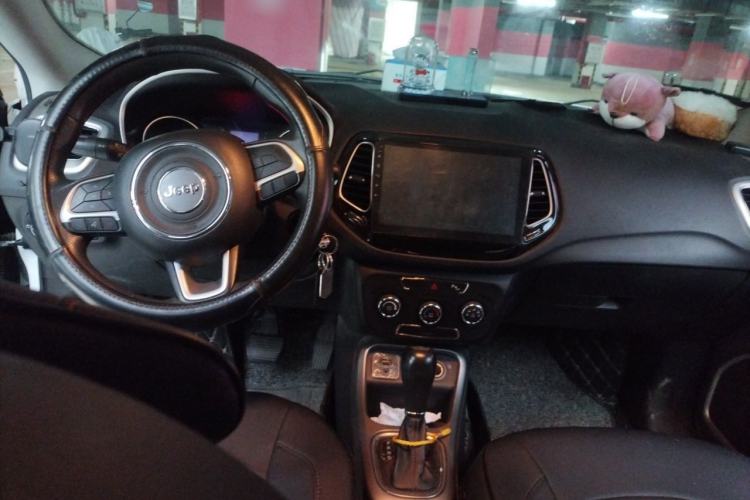 Used Jeep Compass 2017 200T Automatic Comfort Edition Center Console