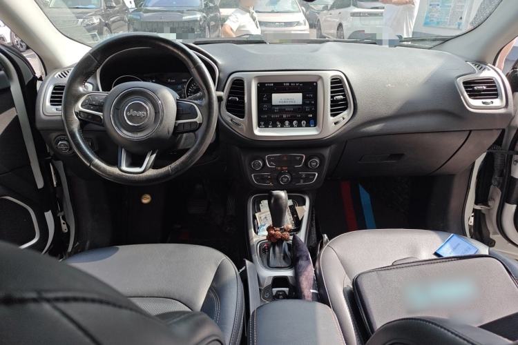 Used Jeep Compass 2017 200T Automatic Family Edition Center Console