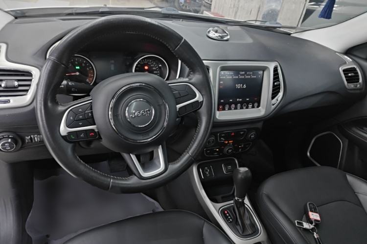 Used Jeep Compass 2017 200T Automatic Family Edition Center Console