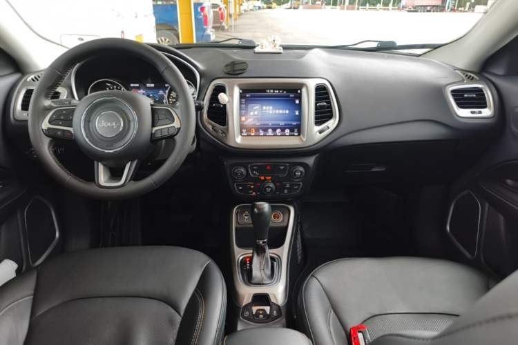 Used Jeep Compass 2017 200T Automatic Family Edition Center Console