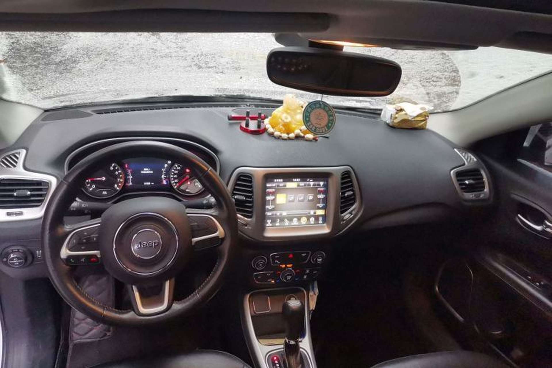 Used Jeep Compass 2017 200T Automatic Family Edition Center Console