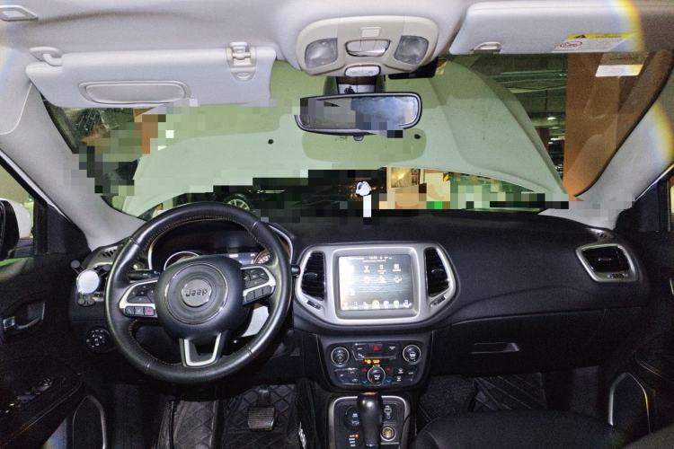 Used Jeep Compass 2017 200T Automatic Family Enjoyment Four-Wheel Drive Edition Center Console