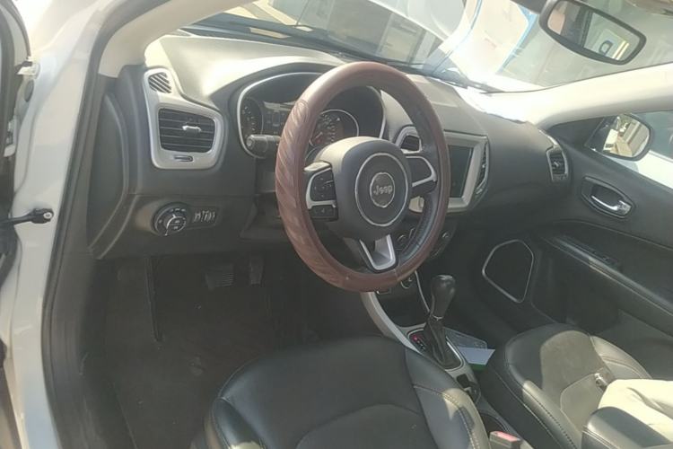 Used Jeep Compass 2017 200T Automatic Family Edition Center Console