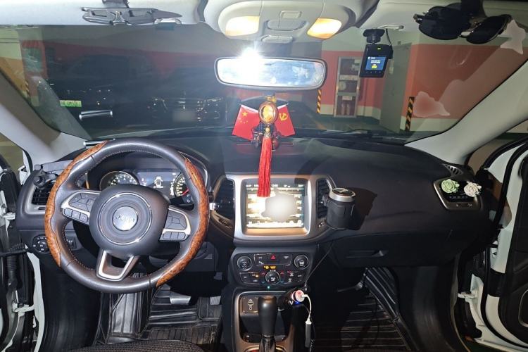 Used Jeep Compass 2017 200T Automatic Family Edition Center Console
