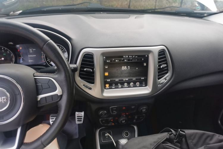 Used Jeep Compass 2017 200T Automatic Family Edition Center Console