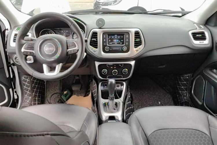 Used Jeep Compass 2017 200T Automatic Comfort Edition Center Console