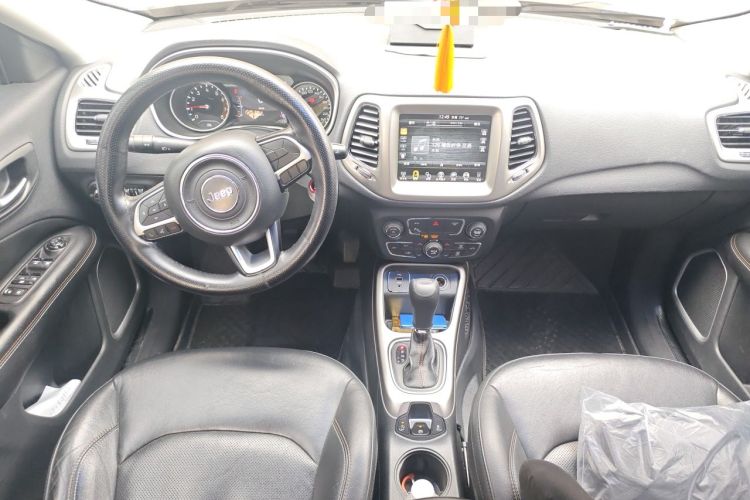Used Jeep Compass 2017 200T Automatic Family Edition Center Console